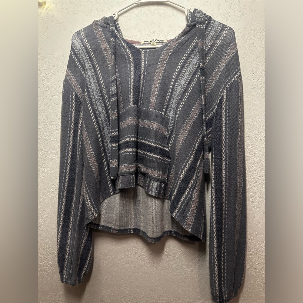 Wallflower baha v-neck hoodie